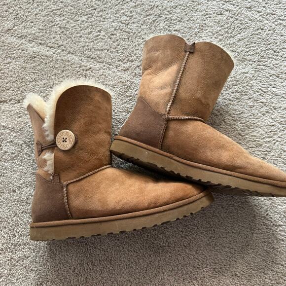 UGG Bailey Button II Sheepskin Lined Suede Boots in Chestnut Brown Size 10 - Picture 1 of 13